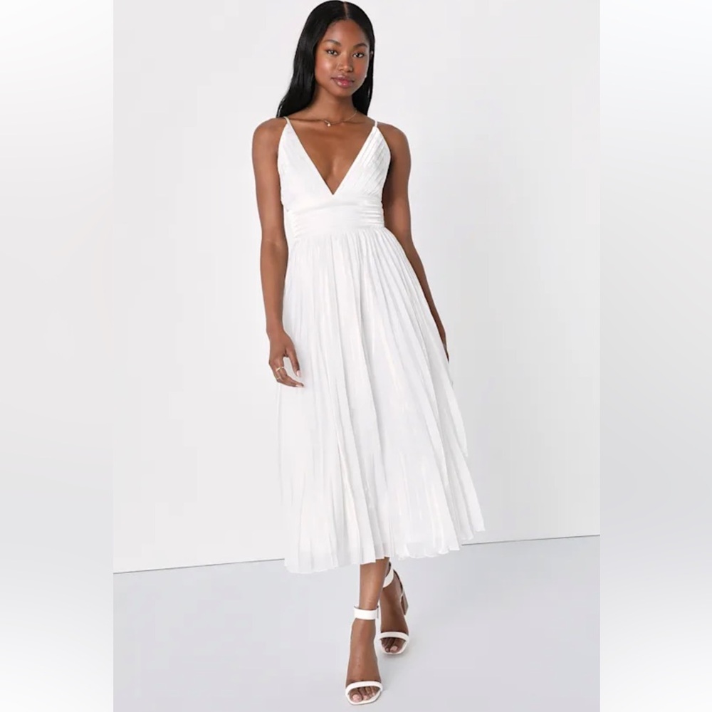 NWOT Lulus Romantic Aesthetic Shiny White Pleated Midi Dress Medium